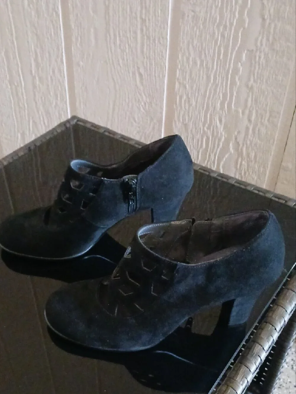 NWOT- Aerosoles Black Suede Cutout Pumps